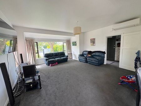 A home with newish renovations - Photo 2