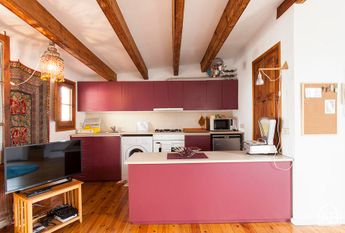 Lovely studio apartment with a terrace close to Las Ramblas