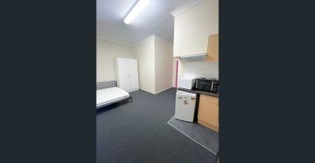 STUDIO APARTMENT - WARATAH - Photo 3