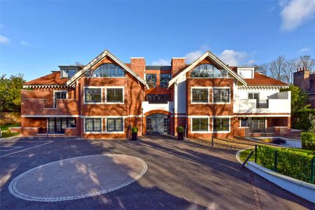 A luxury apartment located on one of Beaconsfield's premier roads within easy reach of Beaconsfield New Town and station - Photo 3