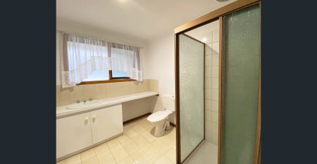 SPACIOUS FAMILY HOME - Photo 3