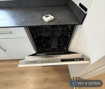 3 bedroom terraced house to rent - Photo 6