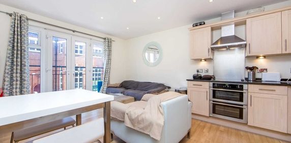 2 Bed Flat, Compton Road, SW19 - Photo 2