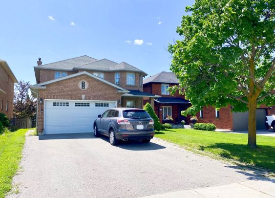 For Lease - 920 College Manor Drive, Newmarket, Ontario - Photo 1