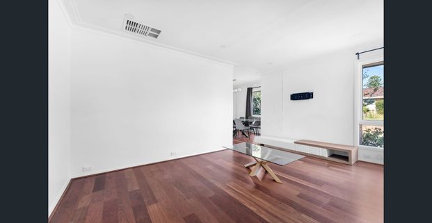 Renovated Family Home in Prime Mount Waverley Location! - Photo 1