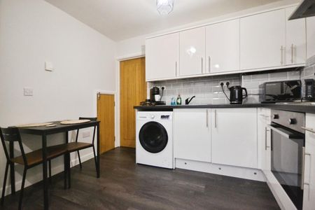 1 bedroom Flat To Let - Photo 5