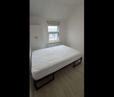 Room in a Shared Flat, Elmar Road, N15 - Photo 1