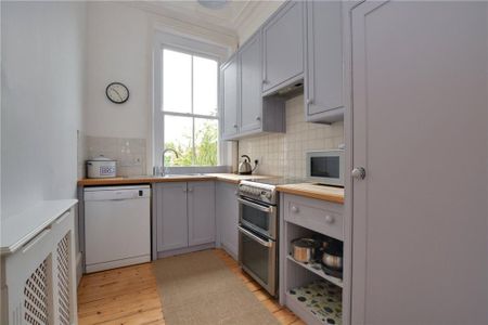 3 bedroom apartment to rent - Photo 2