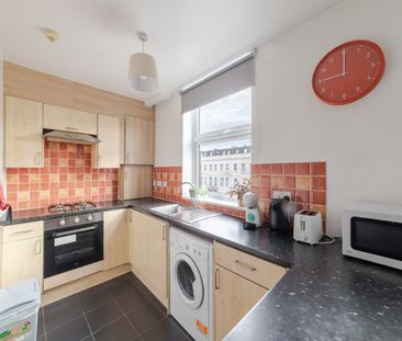 1 Bed Flat, Shepherds Bush Road, W6 - Photo 3