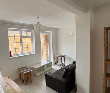 5 Bed Terraced House, Seymour Square, BN2 - Photo 1
