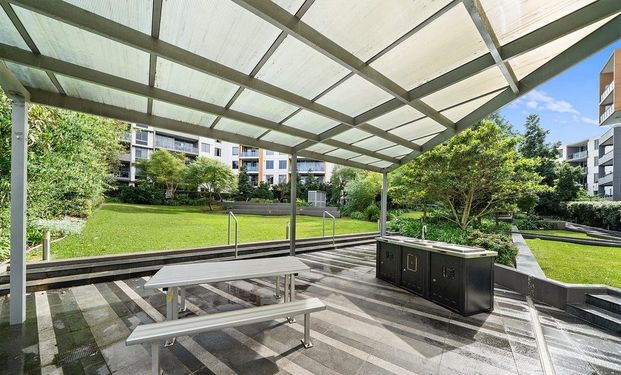 ONE BEDROOM APARTMENT WITH PARKVIEWS ! - Photo 1