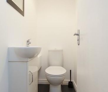 Room 2, 21 Willowbank Gardens, North Belfast, Belfast, BT15 5AH - Photo 4