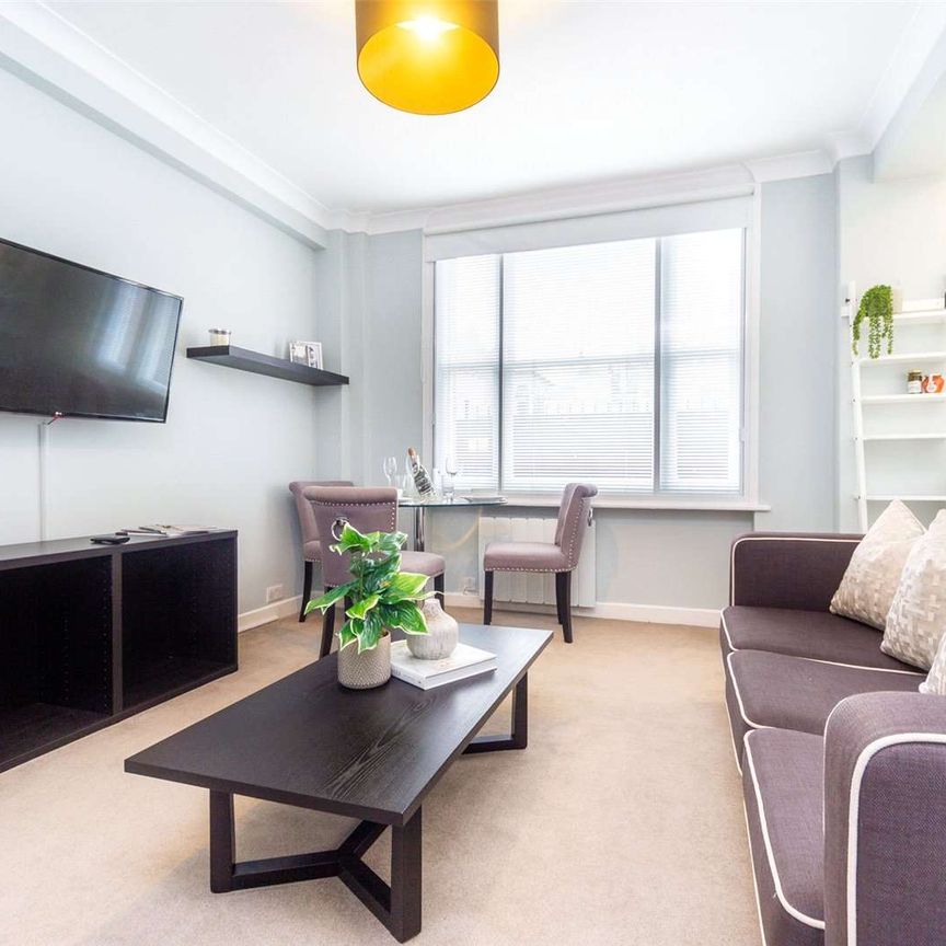 An excellently proportioned one bedroom apartment in Mayfair. - Photo 1