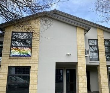 Furnished studio room featuring essential amenities such as a bed, ... - Photo 3