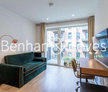 Greenleaf Walk, Southall, UB1 - Photo 6