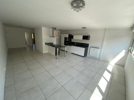 Location Appartement 5 pièces 95m² ROYAT 63130 - Photo 3