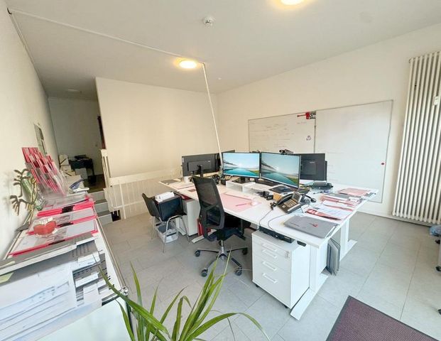 Helle Wohnung auf zwei Ebenen mit eigenem Keller und Außenstellplatz - Foto 1