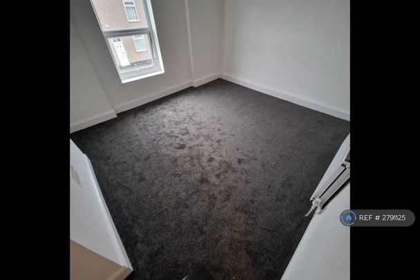 3 bedroom end of terrace house to rent - Photo 1