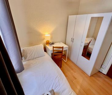 1 bedroom in a house share to rent - Photo 1