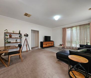 Spacious, low-maintenance living - Photo 3