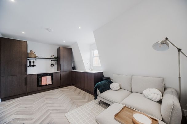 2 Bed Flat, Mitcham Road, SW17 - Photo 1