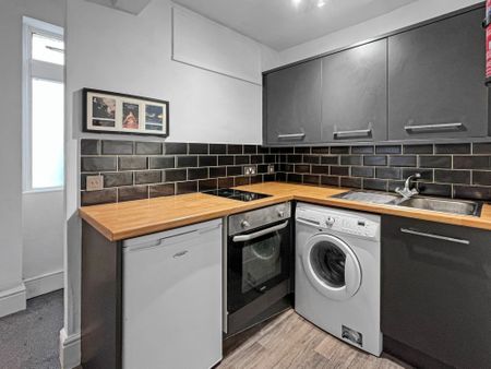 Front Room(Bronte), Flat 4, 55/57 Cathedral Road, Cardiff CF11 9HD - Photo 4