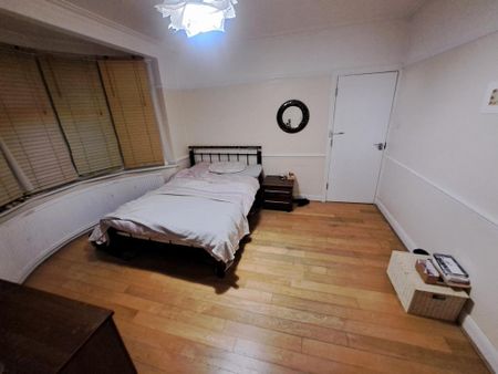 1 bedroom in a house share to rent - Photo 4