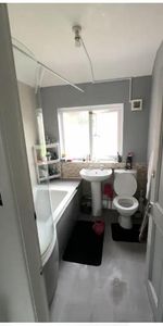 1 bedroom in a house share to rent - Photo 4