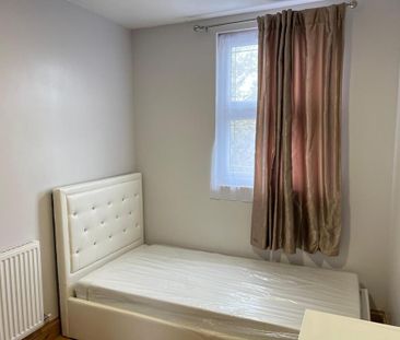 House share to rent - Photo 3
