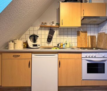 Charmante Dachgeschosswohnung mit Einbauküche, Balkon und Terrasse ... - Photo 1