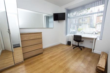 6 bedroom house to rent - Photo 3