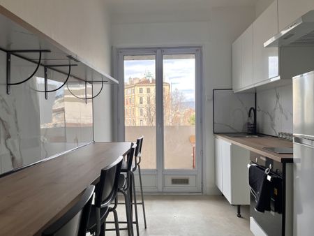 Location Appartement 2 pièces 43m² MARSEILLE 2ème - Photo 4
