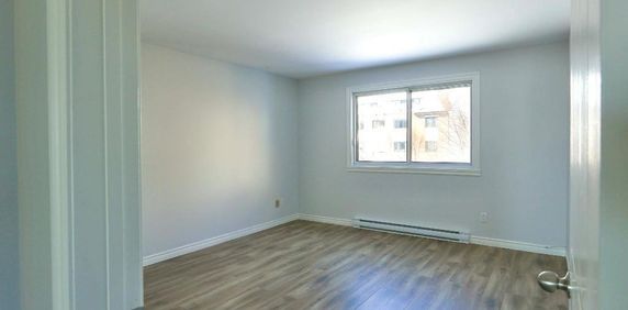 Spacieux et lumineux 4 1/2 ( Cession de Bail) - Photo 2