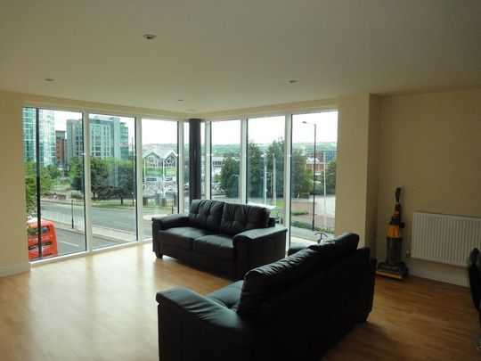 6 bedroom flat to rent - Photo 1