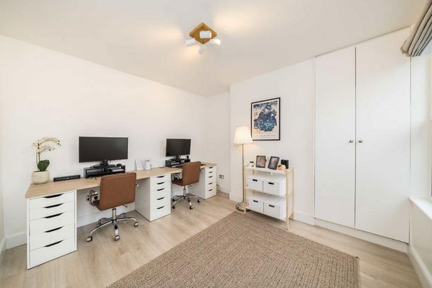 4 bedroom flat to rent - Photo 1