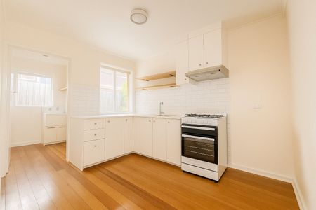 Effortless Essendon Living - Photo 2