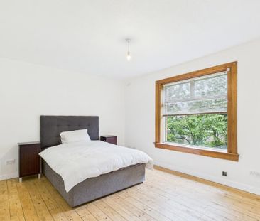 3 bedroom flat to rent - Photo 2