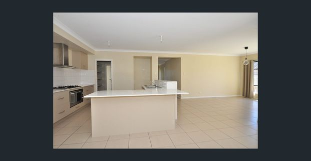 Large family home in Seabreeze Estate - Photo 1