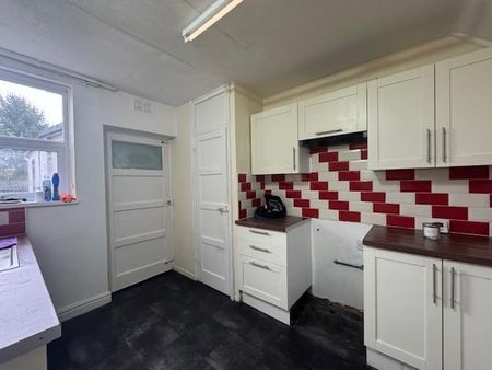 3 bedroom semi-detached house to rent - Photo 5