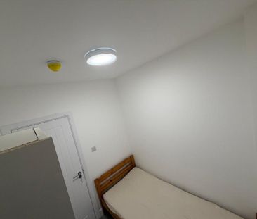 5 bedroom semi-detached house to rent - Photo 5