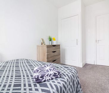 Flat 1, 390 KIRKSTALL ROAD Leeds - LS4 2HQ - Photo 2