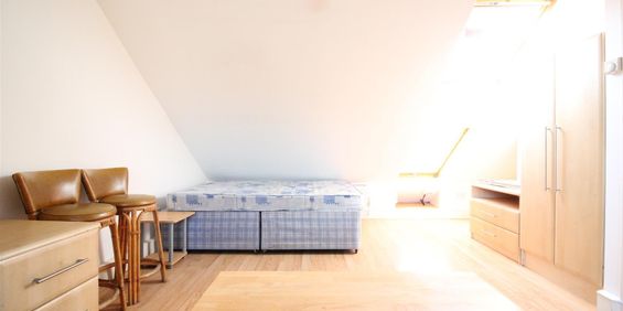 Kingsbridge Crescent, Southall - Photo 3