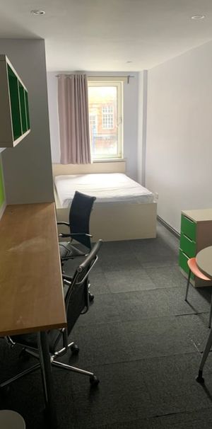 Room in a Shared Flat, Salt Lane, CV1 - Photo 1