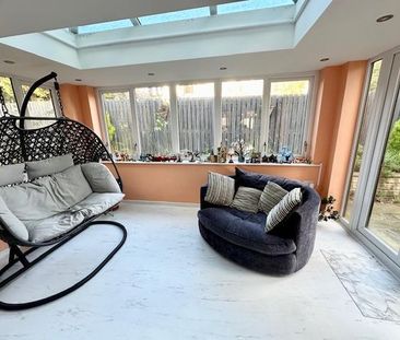 5 bedroom detached house to rent - Photo 2