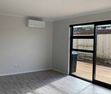 Four Bedroom Home with Indoor-Outdoor Flow - Photo 3