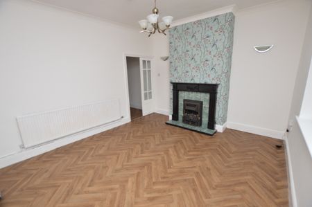 3 Bedroom Terraced House - Photo 2