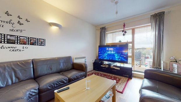 2 bedroom flat to rent - Photo 1