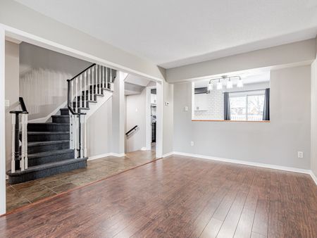 For Lease - 10 Laidlaw Drive, Barrie, Ontario - Photo 3