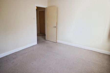 2 bedroom mews to rent - Photo 3