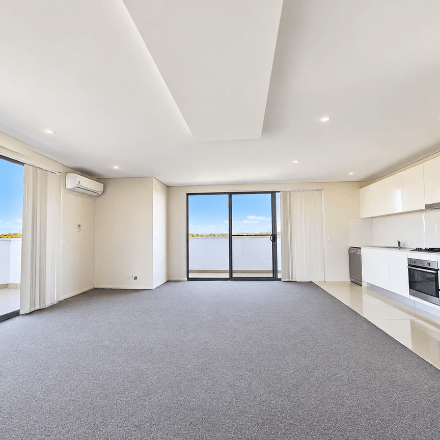 Penthouse Style With Panoramic Views - Photo 1